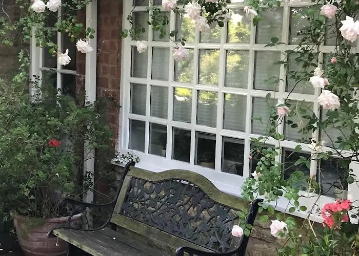 Four Seasons Cottage - In The Cotswolds