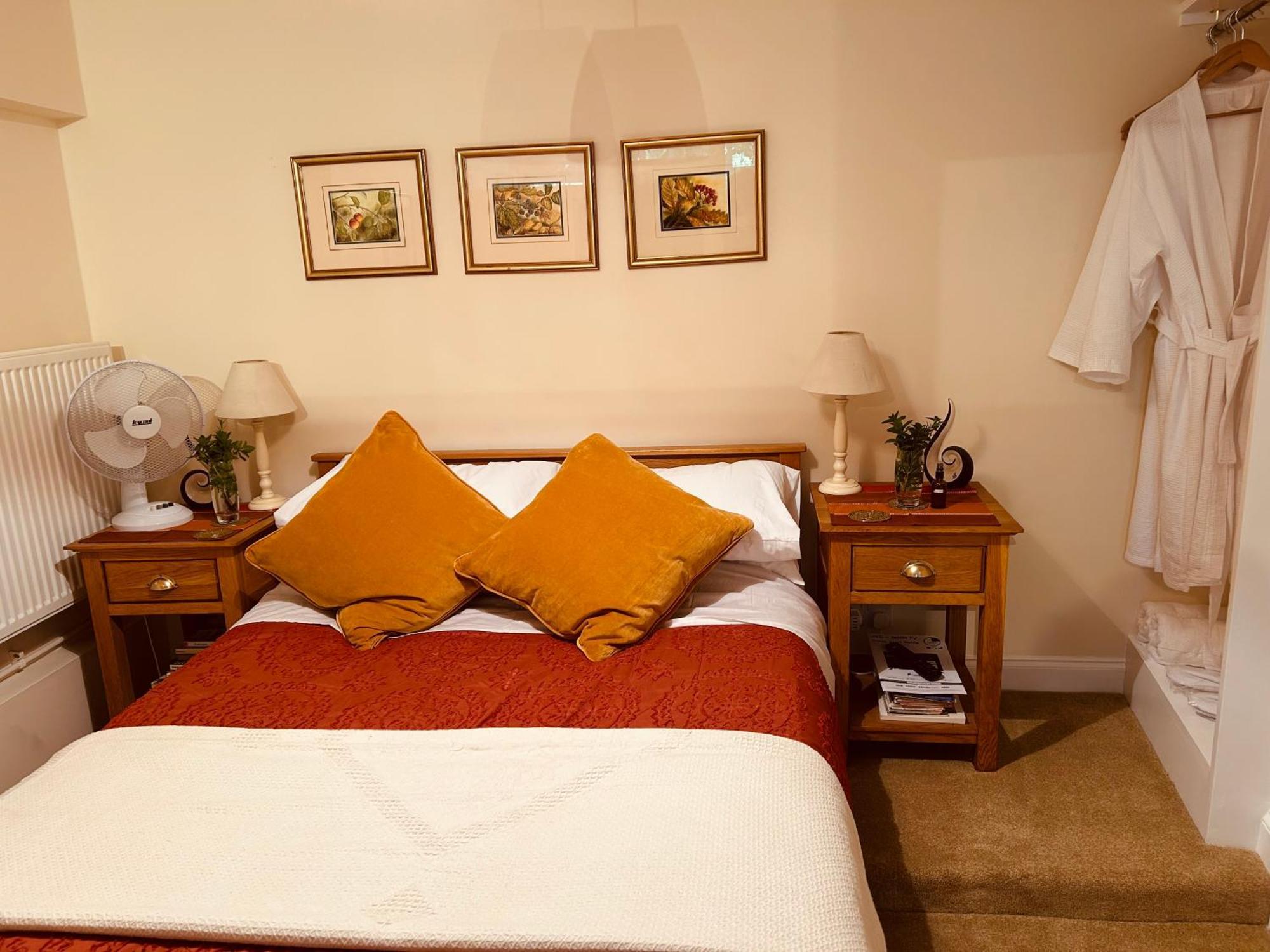 Four Seasons - In The Cotswolds Apartment